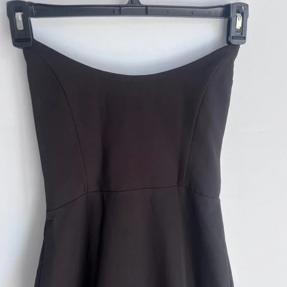 Elegant Black Strapless Evening Dress - Picture 4 of 8